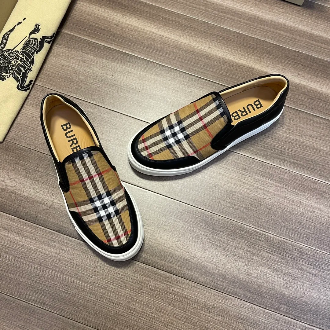 ☕P380💰"BURBERRY" Burberry: 🔍🔍The latest men's counter is on sale simultaneously, the original version imported from Italy🔝·Nappa calfskin·Brand totem cloth· Highlighting the (high-end, extravagance, class) travel, home, and best choice" exquisite workmanship (Imported water-dyed leather lining from Italy 🇮🇹), sole: original sole provided by the original factory, ⚠️exclusive double layer Activity·TPR rubber·molded outsole; super comfortable·wear-resistant·non-slip·environmental protection🌳🌳🌳, the real thing is more beautiful🎬The real thing is more beautiful🔍🔍 (high quality·follow the order) You can enter and exit the counter at will: Size: 38·39·40·41·42·43·44 (🎉Customized 45) Welcome to order...☕️